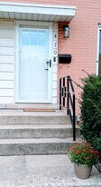 470 E Vallette St in Elmhurst, IL - Building Photo