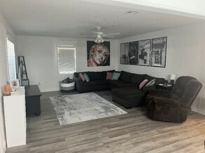 422 Chartrand Ave in Edmond, OK - Foto de edificio - Building Photo