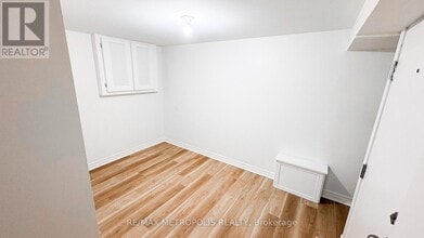 1028 McCullough Dr in Whitby, ON - Building Photo - Building Photo