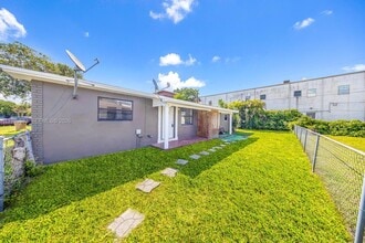 6172 SW 44th St in Davie, FL - Building Photo - Building Photo