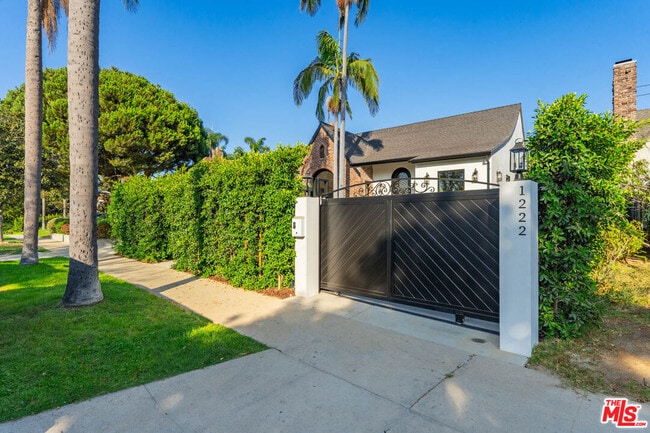 1222 S Genesee Ave in Los Angeles, CA - Building Photo - Building Photo