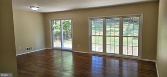 824 Cabin John Pkwy in Rockville, MD - Building Photo