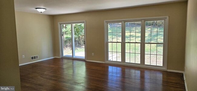 property at 824 Cabin John Pkwy