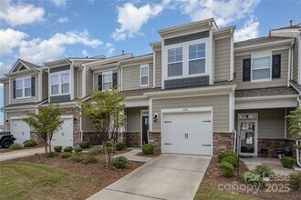 630 Cypress Glen Ln in Lake Wylie, SC - Building Photo - Building Photo