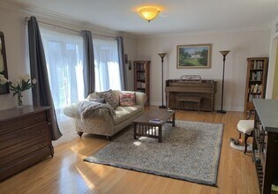 7213 Bateman St in Downers Grove, IL - Building Photo - Building Photo