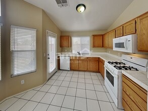 1812 Sierra Valley Way in Las Vegas, NV - Building Photo - Building Photo