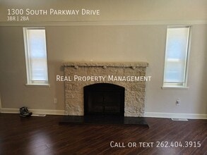 1300 Parkway Dr in Brookfield, WI - Building Photo - Building Photo