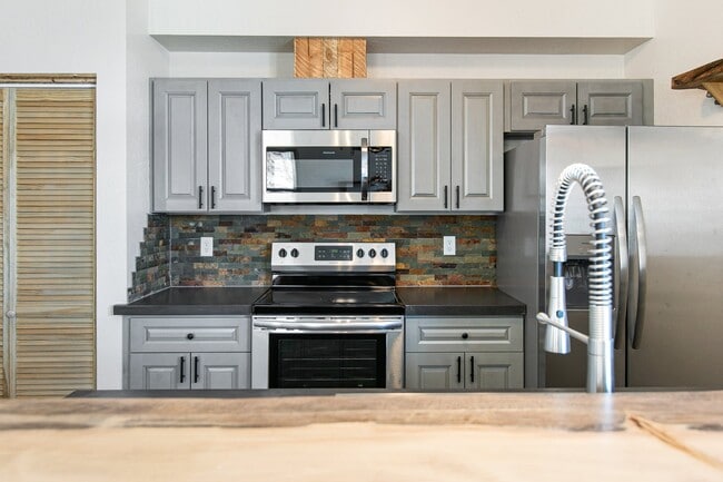 6240-6243 Three Needles Ln in Lolo, MT - Building Photo - Building Photo