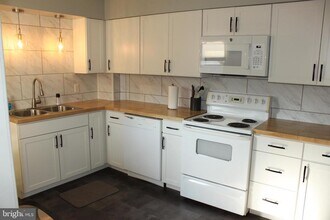 122 E Queen St in Chambersburg, PA - Building Photo - Building Photo