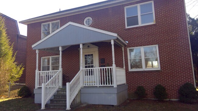 1240 Manor St, Unit 2 in Columbia, PA - Building Photo - Building Photo