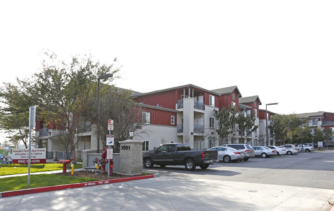 Almaden in San Jose, CA - Foto de edificio