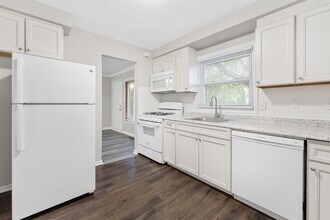14069 Helen St in Southgate, MI - Building Photo - Building Photo