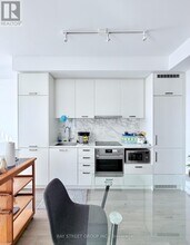 10 Honeycrisp Cres in Vaughan, ON - Building Photo - Building Photo