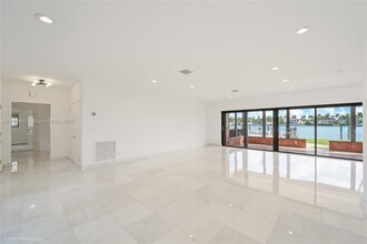 1180 Bay Dr in Miami Beach, FL - Building Photo - Building Photo