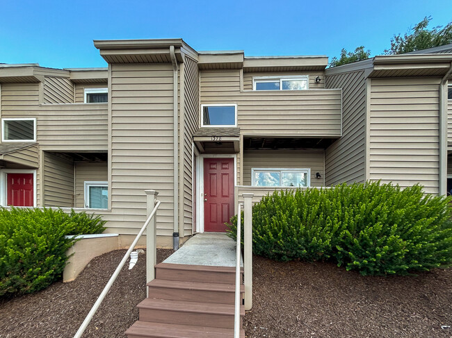 1378 Bradley Drive, Unit 3