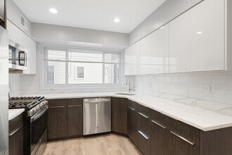 2333 W Lunt Ave in Chicago, IL - Building Photo - Building Photo