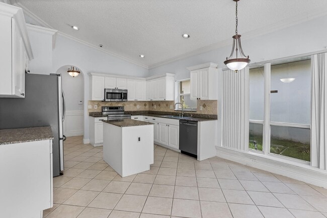 7607 Colony Lake Dr in Boynton Beach, FL - Foto de edificio - Building Photo