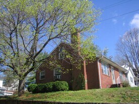 701 St Clair Ave in Charlottesville, VA - Building Photo