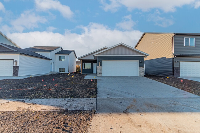 6736 66th Ave S in Horace, ND - Building Photo - Building Photo