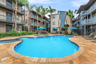 Terraces At Metairie in Metairie, LA - Building Photo