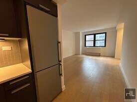 East 39th Street, Unit 6D in New York, NY - Building Photo
