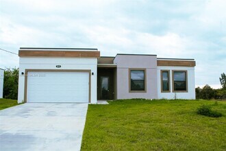2919 65th St W in Lehigh Acres, FL - Foto de edificio - Building Photo