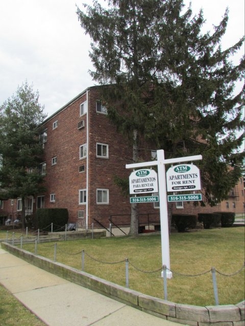 95 Jerusalem Ave in Hempstead, NY - Building Photo - Building Photo