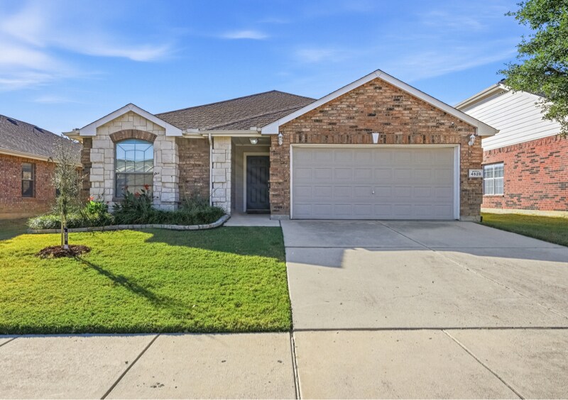 4528 Sleepy Meadows Dr in Fort Worth, TX - Foto de edificio