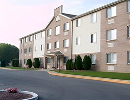 5910 Hessen Cassel Rd in Fort Wayne, IN - Building Photo