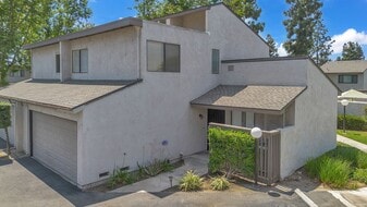 3004 E Vía Bruno in Anaheim, CA - Building Photo