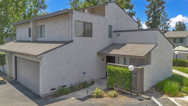 property at 3004 E Vía Bruno
