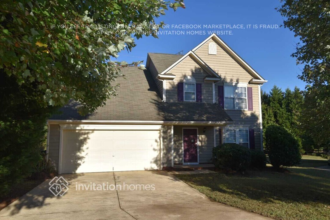 5840 Branthurst Dr in Charlotte, NC - Building Photo