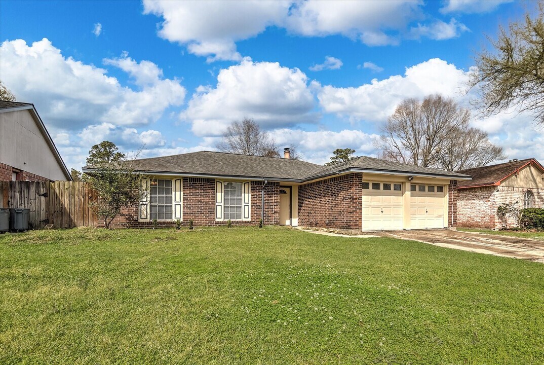 6315 Rustygate Dr in Spring, TX - Building Photo