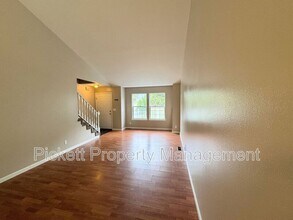 1081 NE Shadybrook Ct in Bremerton, WA - Building Photo - Building Photo