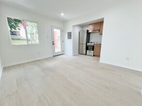273 Grand Ave in Long Beach, CA - Building Photo - Building Photo