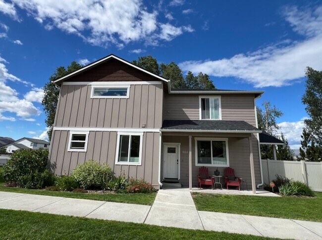 664 Craig Ave in Wenatchee, WA - Foto de edificio - Building Photo