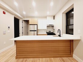 108 Lembeck Ave, Unit 1A in Jersey City, NJ - Building Photo