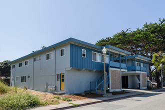 417-435 Dondee Way in Pacifica, CA - Building Photo - Building Photo