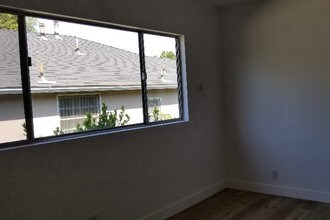 14312 Riverside Dr, Unit 2 in Los Angeles, CA - Foto de edificio - Building Photo