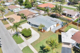 921 SE 15th Ct in Deerfield Beach, FL - Building Photo