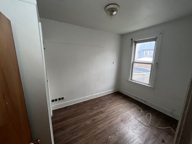 12 E 49th St in Bayonne, NJ - Building Photo - Building Photo