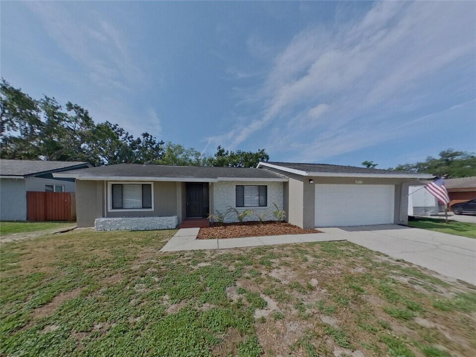 3717 Coppertree Cir in Brandon, FL - Building Photo
