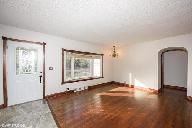 4N225 Briar Ln in Bensenville, IL - Building Photo - Building Photo