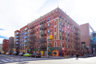 320-322 Pleasant Ave in New York, NY - Building Photo - Building Photo