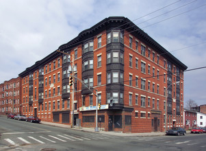 129 Sargeant St in Holyoke, MA - Foto de edificio - Building Photo