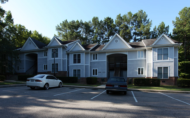 2032-2092 Hempstede Dr in Zebulon, NC - Foto de edificio - Building Photo