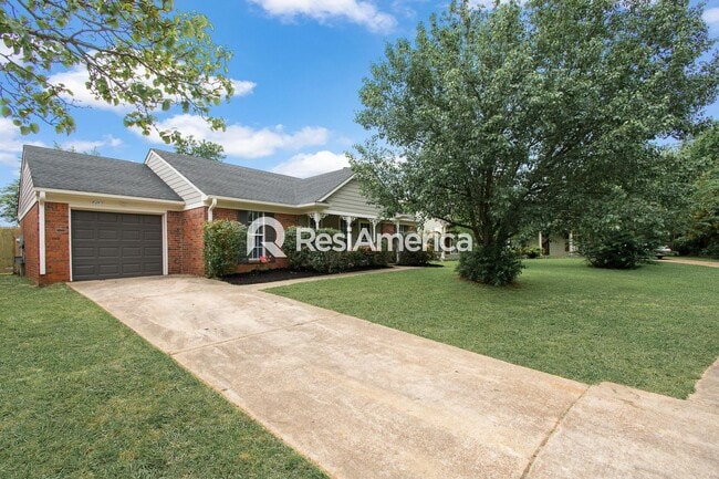 6493 Farley Dr W in Olive Branch, MS - Building Photo - Building Photo