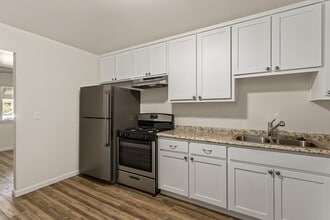 521 N Harbor Blvd-Unit -521 #04 in West Sacramento, CA - Building Photo - Building Photo