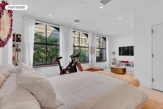 228 W Broadway in New York, NY - Building Photo - Building Photo