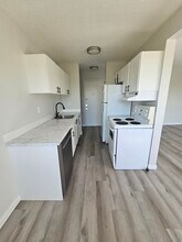 16315 96A Av NW, Unit 301 in Edmonton, AB - Building Photo - Building Photo